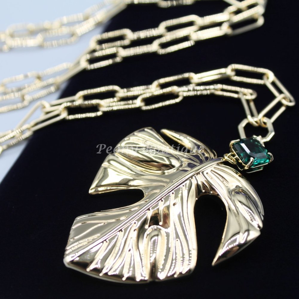 Swarovski 5512695 Tropical Leaf jewelry necklace - Picture 7 of 9
